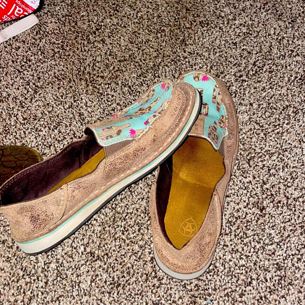 Ariat womens cruisers, slip on shoes!